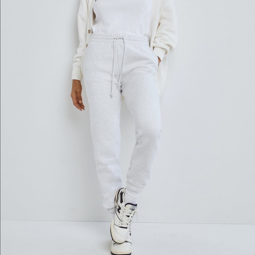 Aritzia TNA cozy fleece perfect heather cloud white sweatpants joggers